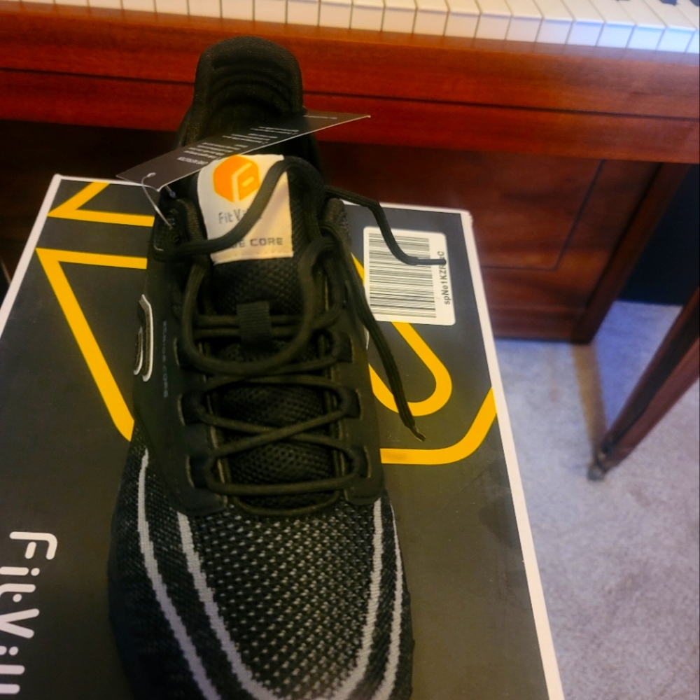 Fitville Men's 9W athletic shoe